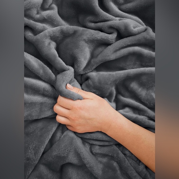 Luxury Travel Blanket and Pillow Set - Dark Gray. There are 2 of the exact item. - Picture 3 of 5